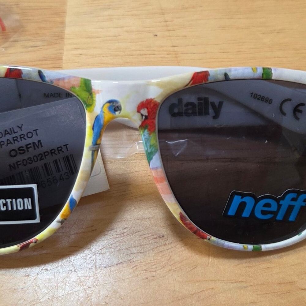 Neff Daily Parrot Sunglasses Tropical Bird Print UV400 Protection OSFM NWT